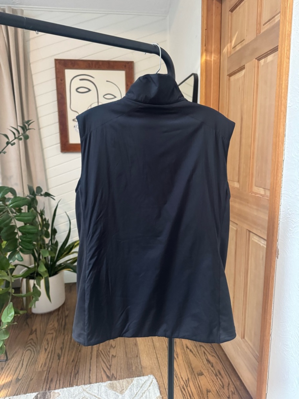 Arc'teryx Women’s Black Vest | Size: Large - Picture 6 of 11